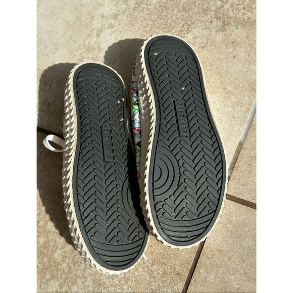 Sketchers STREET TRAX-UNITED HEARTRed, Yellow, Green Size 5.5 - Picture 2 of 11